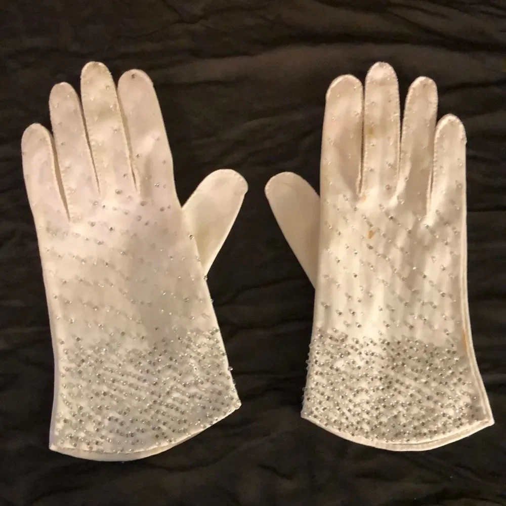 Vintage White Ladies Gloves With Clear Beading